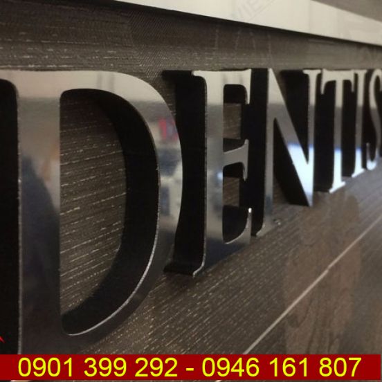 Chữ inox đen xước và logo nha khoa PVI Dentistry