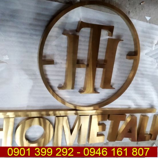 Chữ inox vàng xước và logo Home Talk 