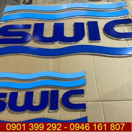 Gia công logo chữ nổi mica SWIC