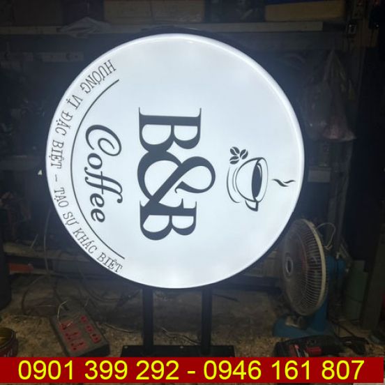 Làm hộp đèn tròn mica hút nổi tiệm coffee B&B
