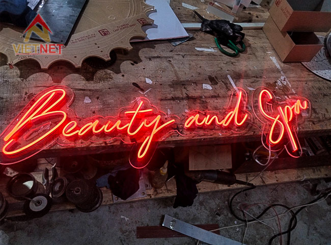 hop-den-neon-sign-Beauty-and-Spa