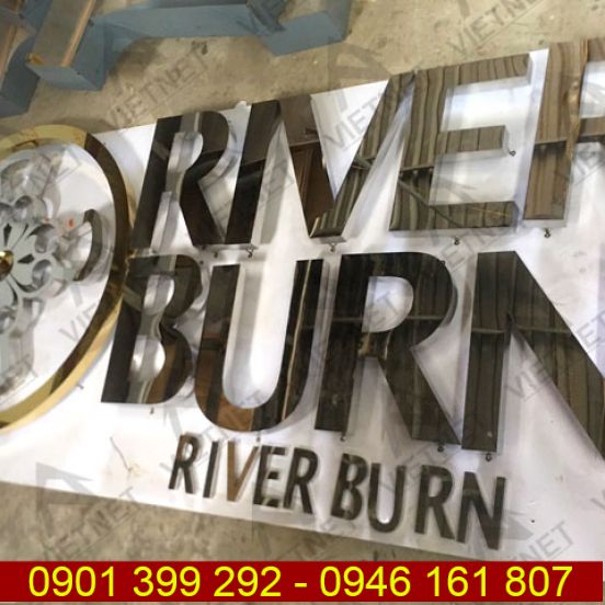 Chữ inox trắng gương và logo River Burn