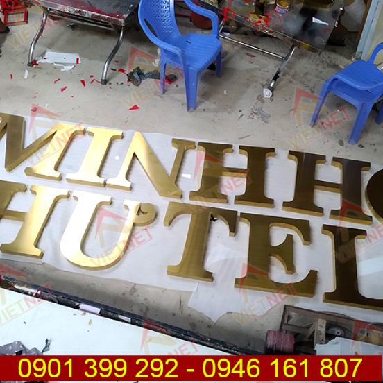 Chữ inox vàng xước Minh Thư Hotel
